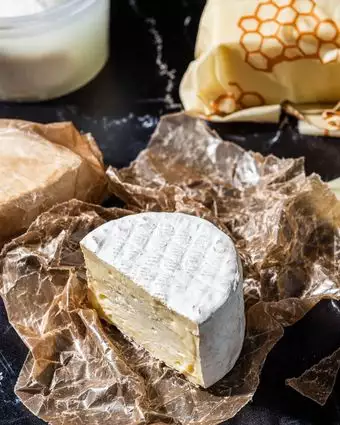 גבינה בשלה וכחולה עדיף לשמור במקרר, לא במקפיא | ריי לופז עבור הוושינגטון פוסט