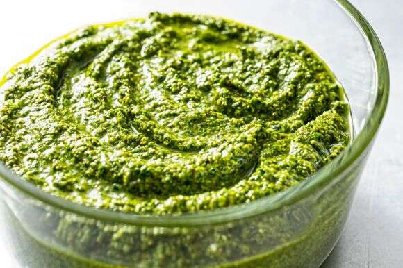 פסטו תרד | סקוט סוצ'מן; עיצוב אוכל מאת ליסה צ'רקסקי עבור הוושינגטון פוסט