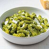 פסטה פסטו תרד | סקוט סוצ'מן; עיצוב אוכל מאת ליסה צ'רקסקי עבור הוושינגטון פוסט