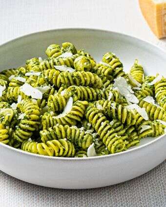 פסטה פסטו תרד | סקוט סוצ'מן; עיצוב אוכל מאת ליסה צ'רקסקי עבור הוושינגטון פוסט