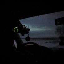 חיילים נוהגים במכונית עם מכשיר ראיית לילה כשהם מתכוננים להטיס כטייס סיור בלתי מאויש, אילוסטרציה | EPA/PRESS SERVICE OF THE 24 MECHANIZED BRIGADE