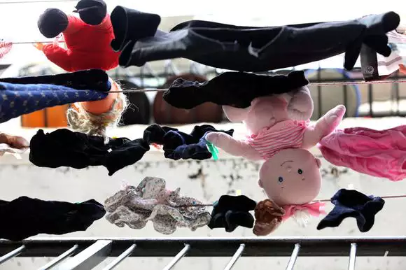 ניקיון פסח בעיצומו של מסע במלוא המרץ בשכונות הדתיות בירושלים | יוסי זמיר, פלאש 90