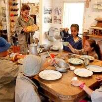 ילדי יד מרדכי חוקרים כיצד נראו החיים בשנים הראשונות להקמת מדינת ישראל וחווים חיים בעידן אחר | אדי ישראל/Flash90