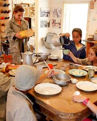 ילדי יד מרדכי חוקרים כיצד נראו החיים בשנים הראשונות להקמת מדינת ישראל וחווים חיים בעידן אחר | אדי ישראל/Flash90