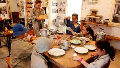 ילדי יד מרדכי חוקרים כיצד נראו החיים בשנים הראשונות להקמת מדינת ישראל וחווים חיים בעידן אחר | אדי ישראל/Flash90