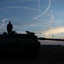 קציני היחידה שבספר משלחים זומבים בכוחות הצבא המצרי ובלוחמי חיזבאללה. טנק צה"לי בגבול עזה | יעקב נחומי, פלאש 90