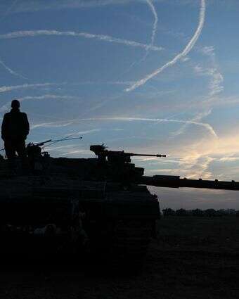 קציני היחידה שבספר משלחים זומבים בכוחות הצבא המצרי ובלוחמי חיזבאללה. טנק צה"לי בגבול עזה | יעקב נחומי, פלאש 90