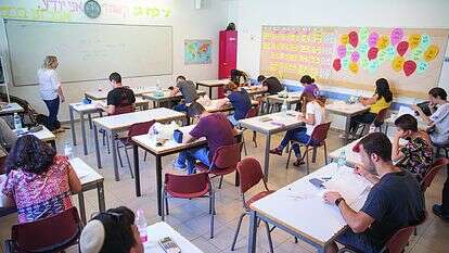 מורים אינם עובדים סוציאליים. תיכון בירושלים. למצולמים אין קשר למאמר | נועם ריבקין פנטון, פלאש 90