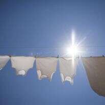 כביסה תלויה על חבל בשכונת נחלאות בירושלים | חיים גולדברג, פלאש 90