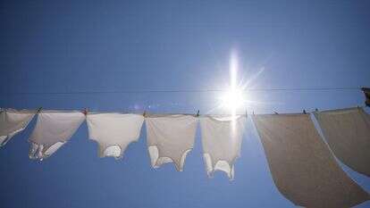 כביסה תלויה על חבל בשכונת נחלאות בירושלים | חיים גולדברג, פלאש 90