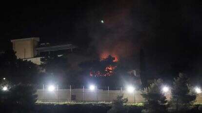 שריפה באתר בו התרחשה תקיפת רחפן בעיר סולימניה בצפון מזרח עיראק, בחבל כורדיסטן | Shwan MOHAMMED / AFP