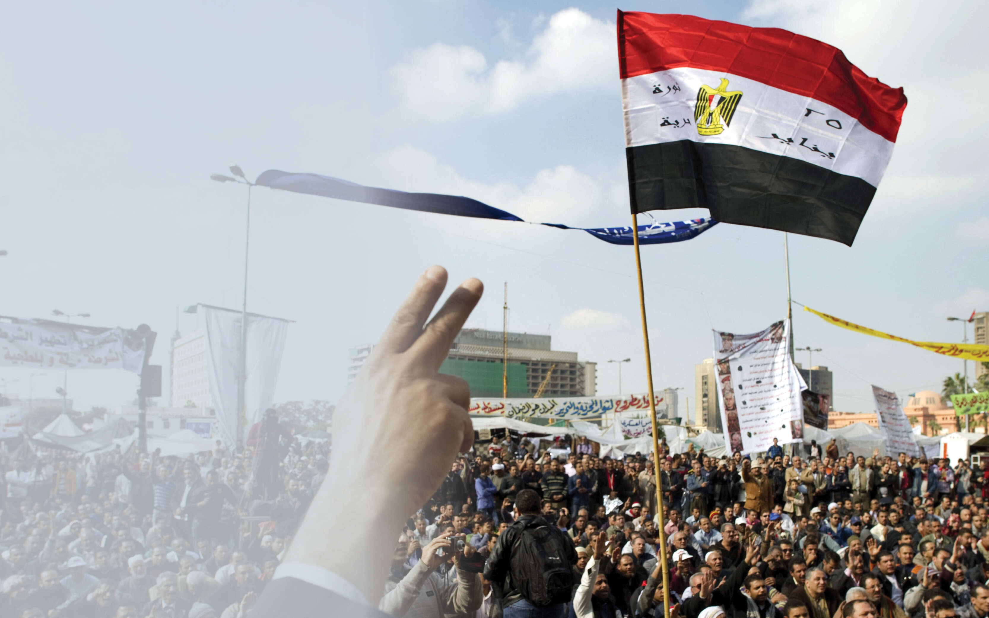 איך משטרים נופלים | AFP