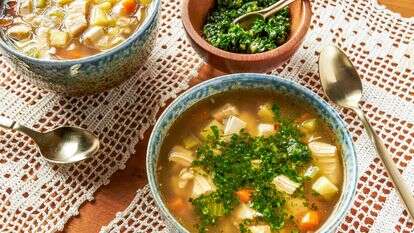 שאריות מרק עוף צלוי | ריי לופז, עיצוב אוכל מאת קרולין רוב עבור הוושינגטון פוסט