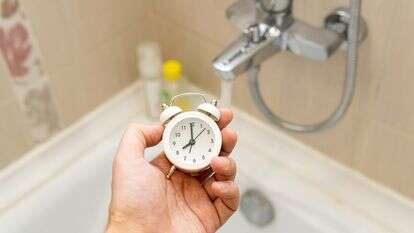 מתי אפשר להתקלח? | שאטרסטוק