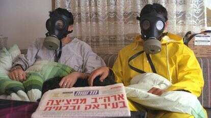 אזרחים חבושים במסכות אב"כ במלחמת המפרץ | נתן אלפרט, לע"מ