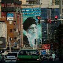 חדירה לתשתית העירונית. תמונתו של חמינאי ברחוב ראשי בטהרן | גטי אימג'ס