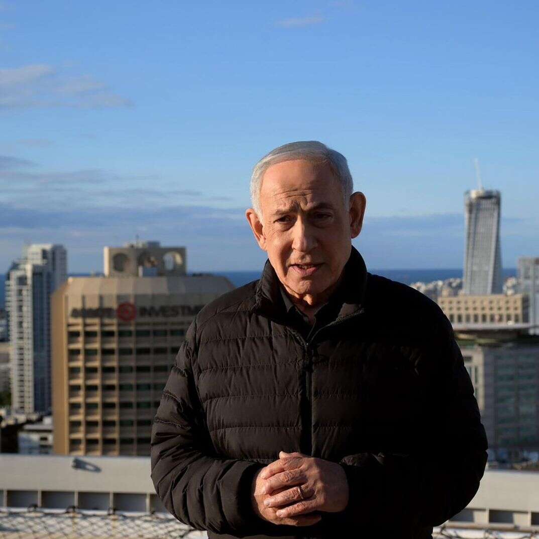 ראש ממשלת ישראל בנימין נתניהו נואם נאום מגג הקריה בתל אביב | EPA/AVI OHAYON/GPO