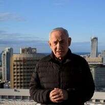 ראש ממשלת ישראל בנימין נתניהו נואם נאום מגג הקריה בתל אביב | EPA/AVI OHAYON/GPO