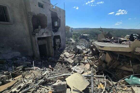 כפר בדרום לבנון לאחר תקיפות חיל האוויר | AFP כפר בדרום לבנון לאחר תקיפות חיל האוויר | AFP