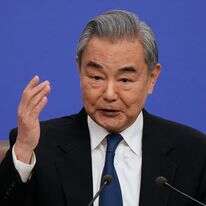 שר החוץ הסיני וואנג יי נואם במהלך מסיבת עיתונאים בשולי כינוס הקונגרס הלאומי העממי (NPC) במרכז התקשורת בבייג'ינג | AP;