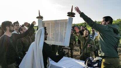 חיילי צה"ל בגבול לבנון בקריאת התורה | מיכאל גלעדי, פלאש 90