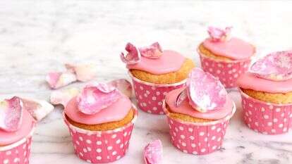 קאפקייקס אשכולית ומי ורדים | אפרת ליכטנשטט