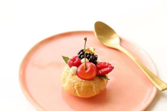 פחזנית פתוחה עם קרם פטיסייר וניל ופירות אדומים | אפרת ליכטנשטט