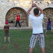 מתאמנים בזומבה בפארק ציבורי בירושלים | נתי שוחט/Flash90