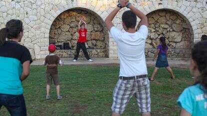 מתאמנים בזומבה בפארק ציבורי בירושלים | נתי שוחט/Flash90