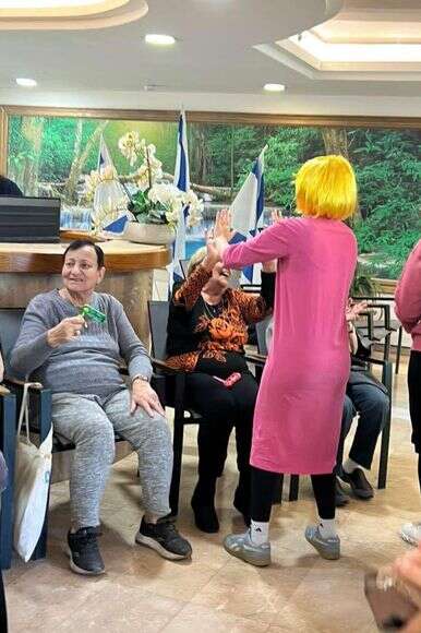 צעירים מתוכנית "מסע" שבחרו להישאר בישראל ולהתנדב | אוסף פרטי