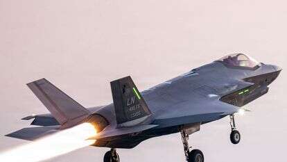 מטוס אמריקני ממריא | AFP