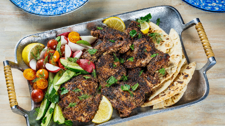 עוף צלוי עם שום, צ'ילי ותפוז | ריי לופז; עיצוב אוכל מאת קרולין רוב/שניהם עבור הוושינגטון פוסט