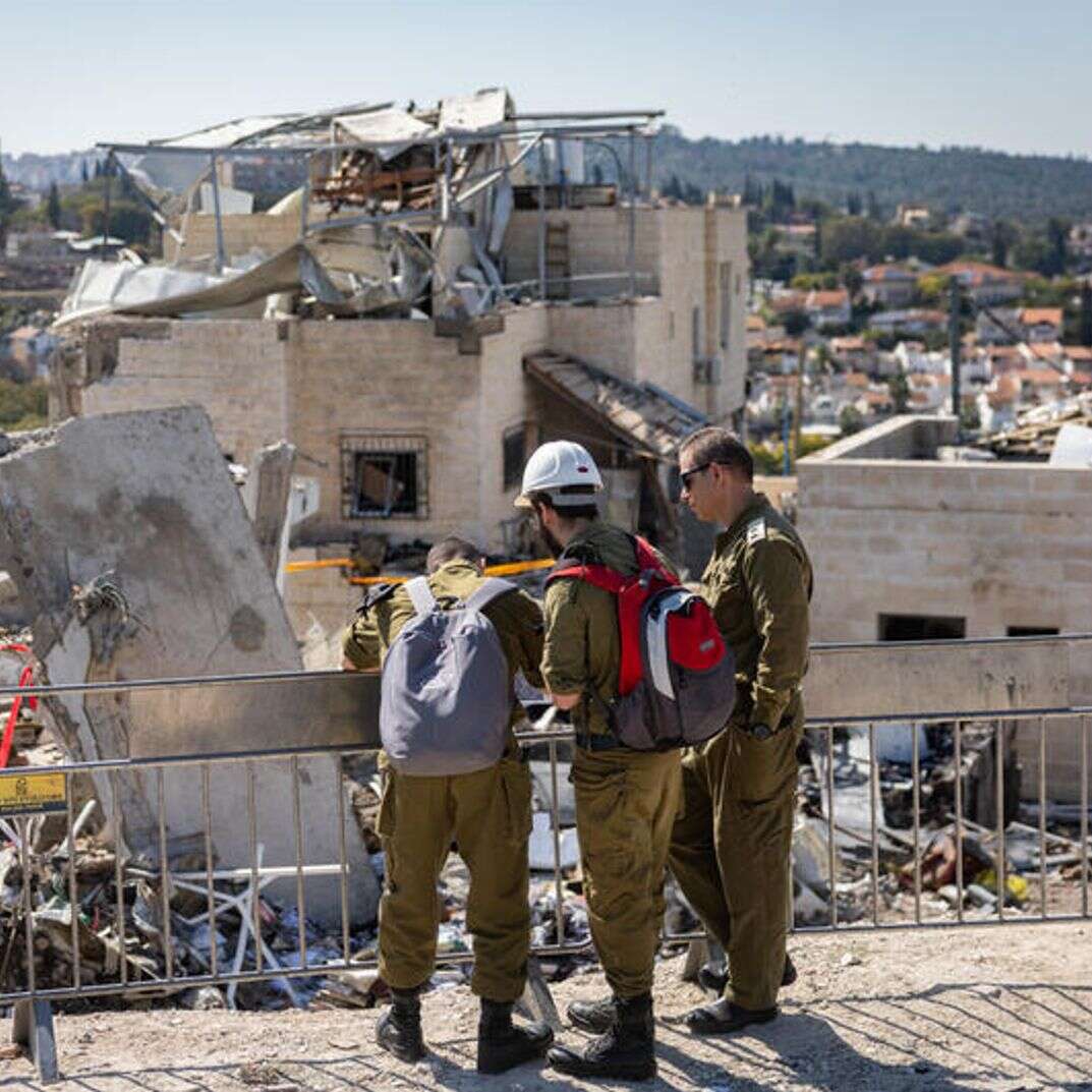 זירת נפילת הטיל בבית שמש, שגרם למותם של תשעה אזרחים | יונתן זינדל, פלאש 90