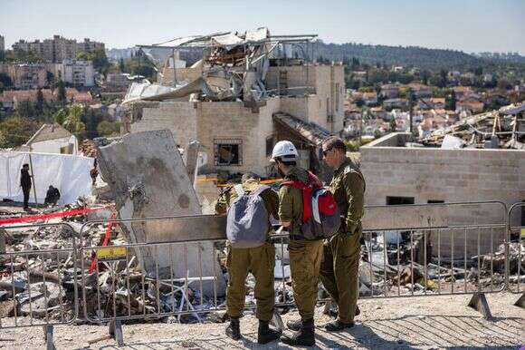 זירת נפילת הטיל בבית שמש, שגרם למותם של תשעה אזרחים | יונתן זינדל, פלאש 90