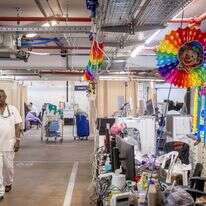 מאשופזים בחניון בית החולים שערי צדק בזמן שאגת הארי | Chaim Goldberg/Flash90