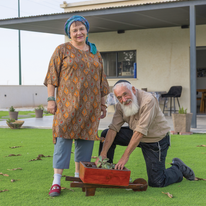 שין שינים בגיל שמונים דף הבית | לירון מולדובן