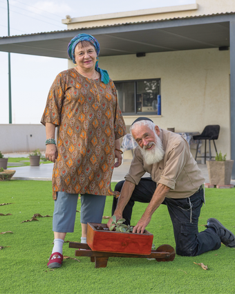 שין שינים בגיל שמונים דף הבית | לירון מולדובן
