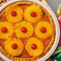 פאי קרם קוקוס עם ציפוי אננס הפוך | לנה הייל/Voracious דרך AP