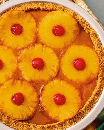 פאי קרם קוקוס עם ציפוי אננס הפוך | לנה הייל/Voracious דרך AP