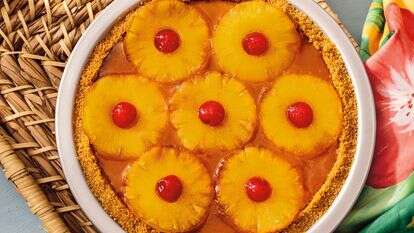 פאי קרם קוקוס עם ציפוי אננס הפוך | לנה הייל/Voracious דרך AP