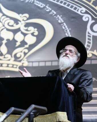 "נערץ ונקדש מעל כל דמות ודמיון". ר' מנדל הגר | דוד כהן, פלאש 90