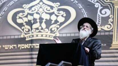 "נערץ ונקדש מעל כל דמות ודמיון". ר' מנדל הגר | דוד כהן, פלאש 90