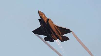 לא תחליף להשגחה, אלא ביטוי לגבורה ולאחריות שמקורן בשליחות א־לוהית. מטוס ה"אדיר" | עופר צידון, פלאש 90