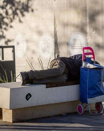 חסר בית בירושלים. למצולם אין קשר לנכתב | חיים גולדברג, פלאש 90