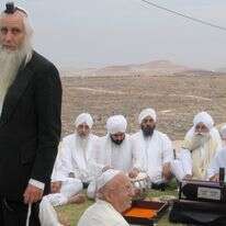 "כל הכיף של הזוהר הוא חוסר העקביות והיכולת לומר דבר והיפוכו". הרב פרומן עם אנשי דת סיקים בתקוע | מרים צחי