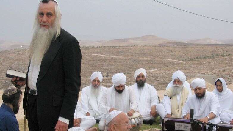 "כל הכיף של הזוהר הוא חוסר העקביות והיכולת לומר דבר והיפוכו". הרב פרומן עם אנשי דת סיקים בתקוע | מרים צחי