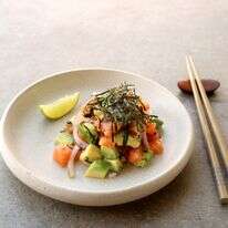 טרטר סלמון עם אצות נורי קלויות | אפרת ליכטנשטט