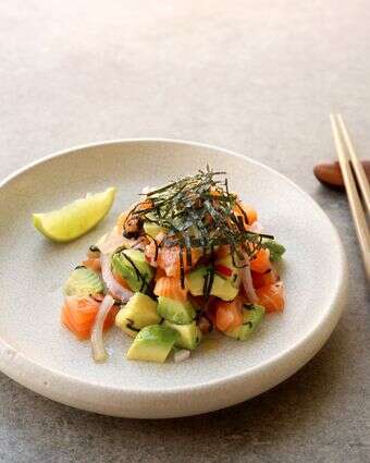 טרטר סלמון עם אצות נורי קלויות | אפרת ליכטנשטט טרטר סלמון עם אצות נורי קלויות | אפרת ליכטנשטט