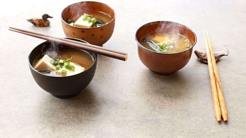 7 דקות לקערת מרק יפני: כך מכינים בבית מרק מיסו מושלם | אפרת ליכטנשטט