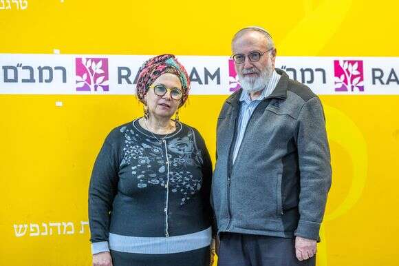 הוריו של החייל מתנאל קריגר, שנפצע בלבנון, הרב אברהם וציבי | יוסי אלוני